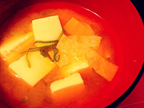 湯葉と豆腐のお味噌汁